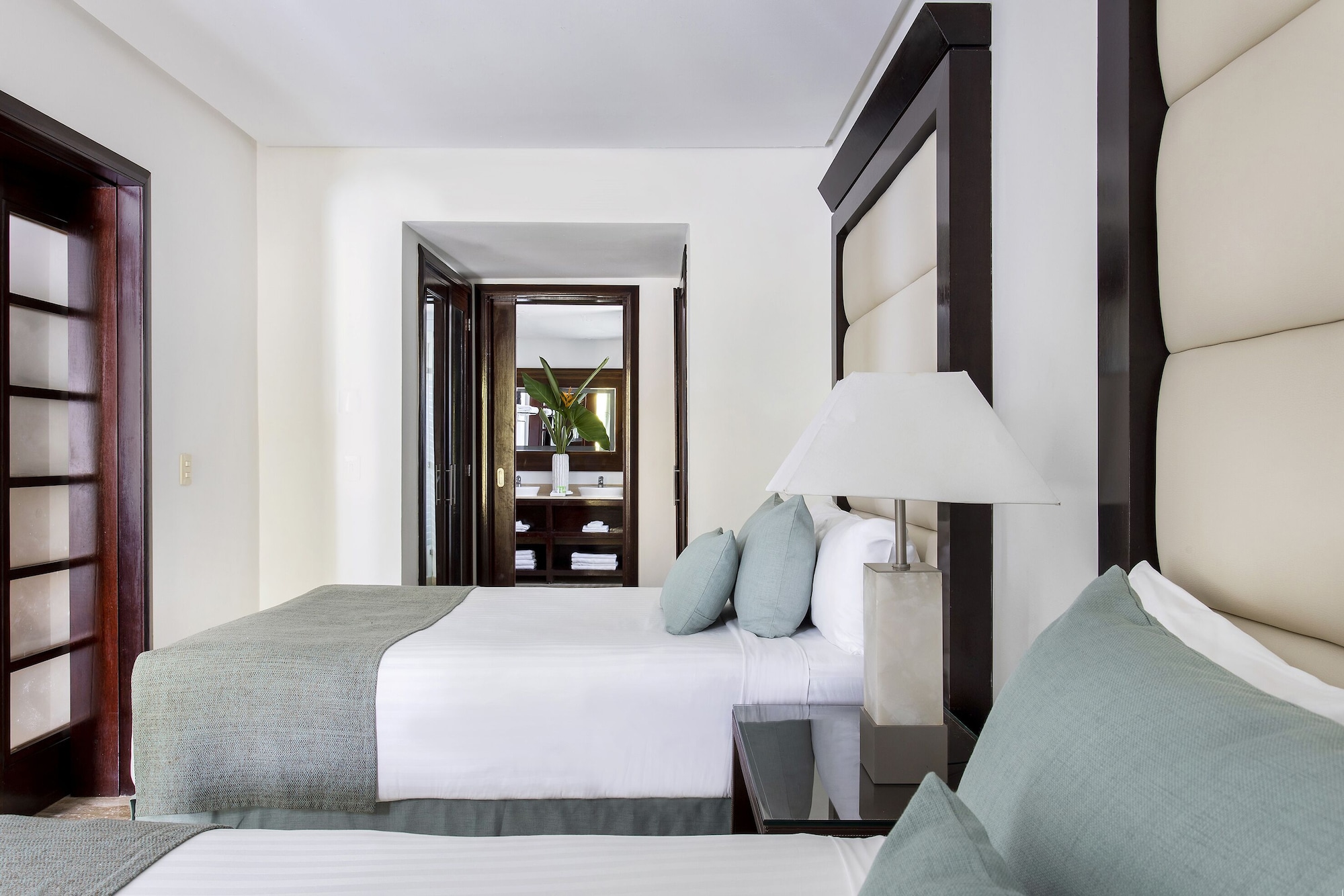 Swim Up, Junior Suite