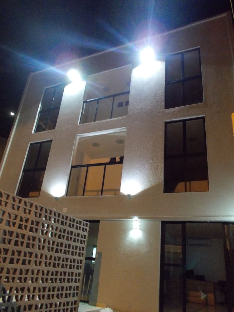 Refugio Hotel 2/63