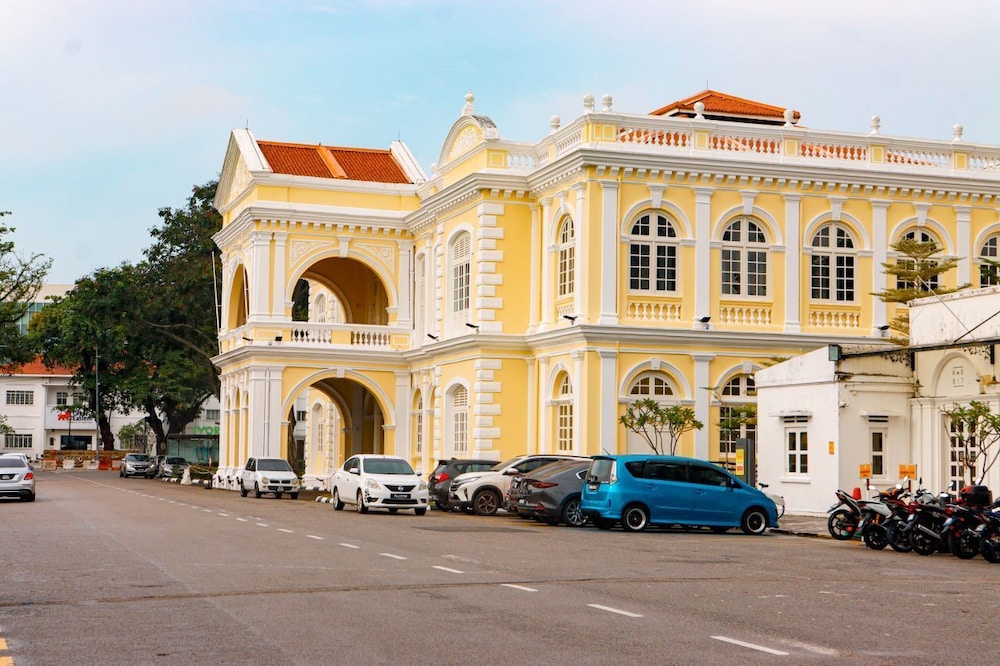 Bishop Hotel Penang 40/50