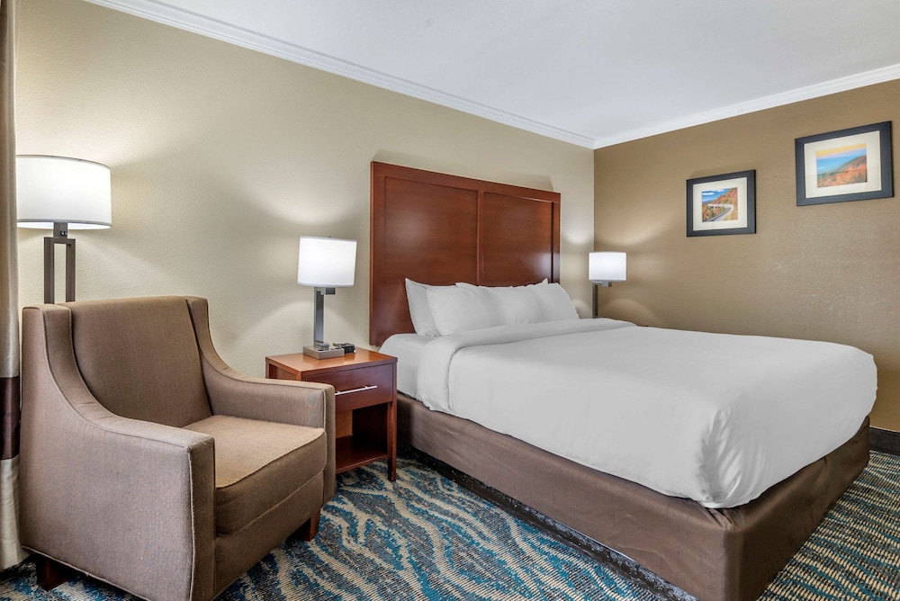 Comfort Inn Asheville East-Blue Ridge Pkwy Access 11/39