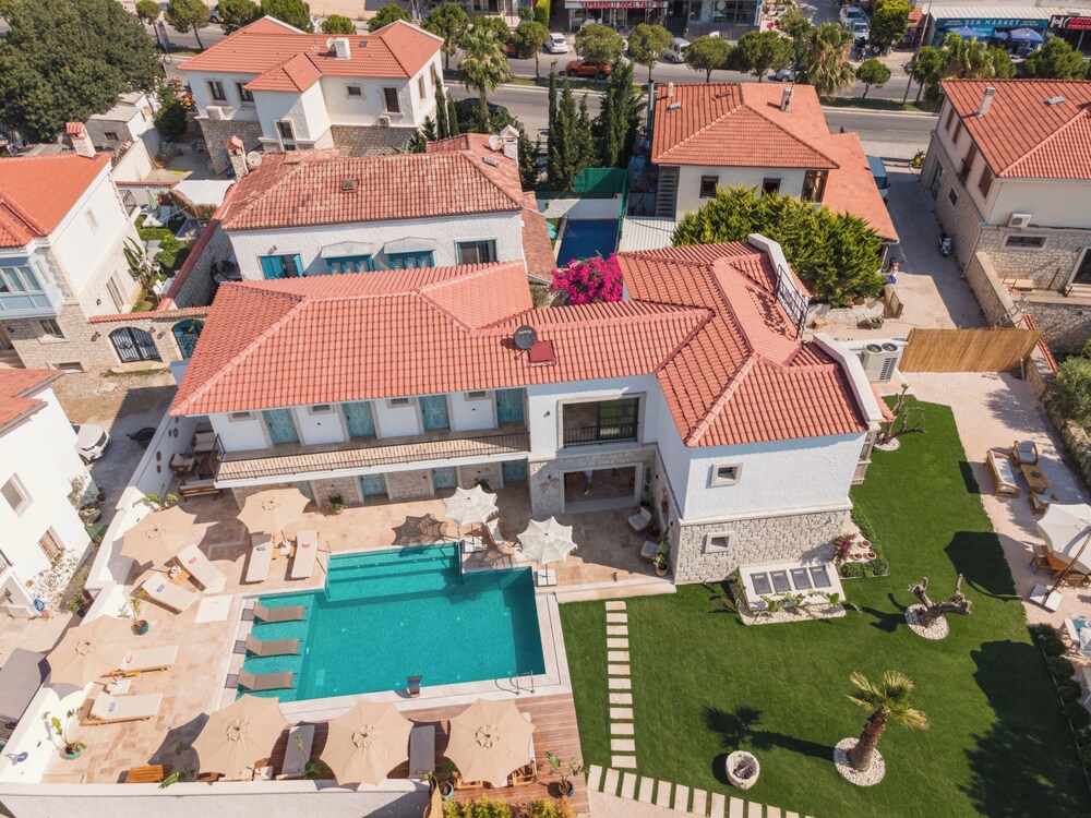 Armel Alacati (+12 Adult Only) 2/46