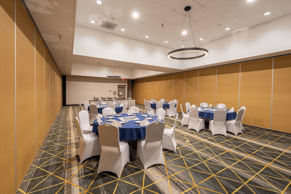 Holiday Inn Hotel Suites Phoenix Mesa Chandler 47/56