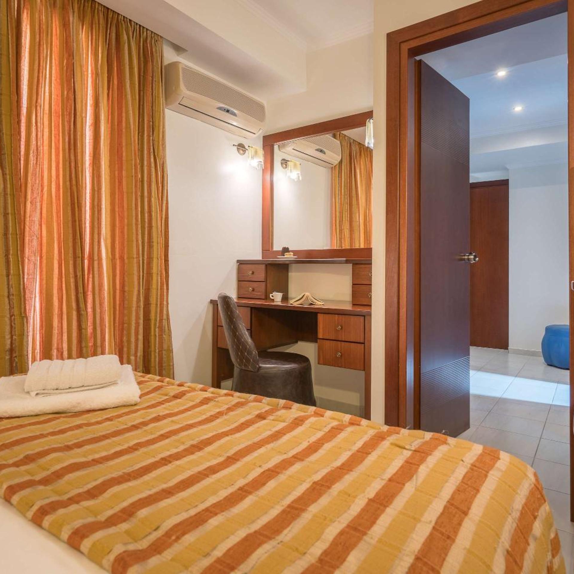 SPACE FAMILY SUITE WITH JACUZZI BATH AND SHOWER