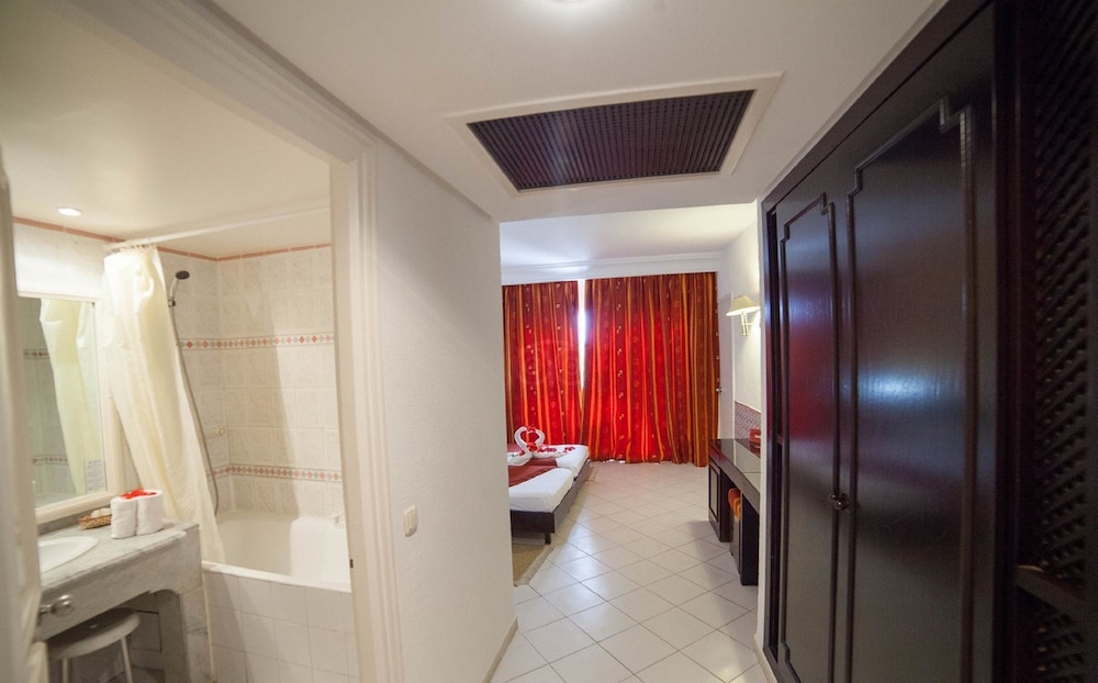 Hotel Liberty Resort 43/44