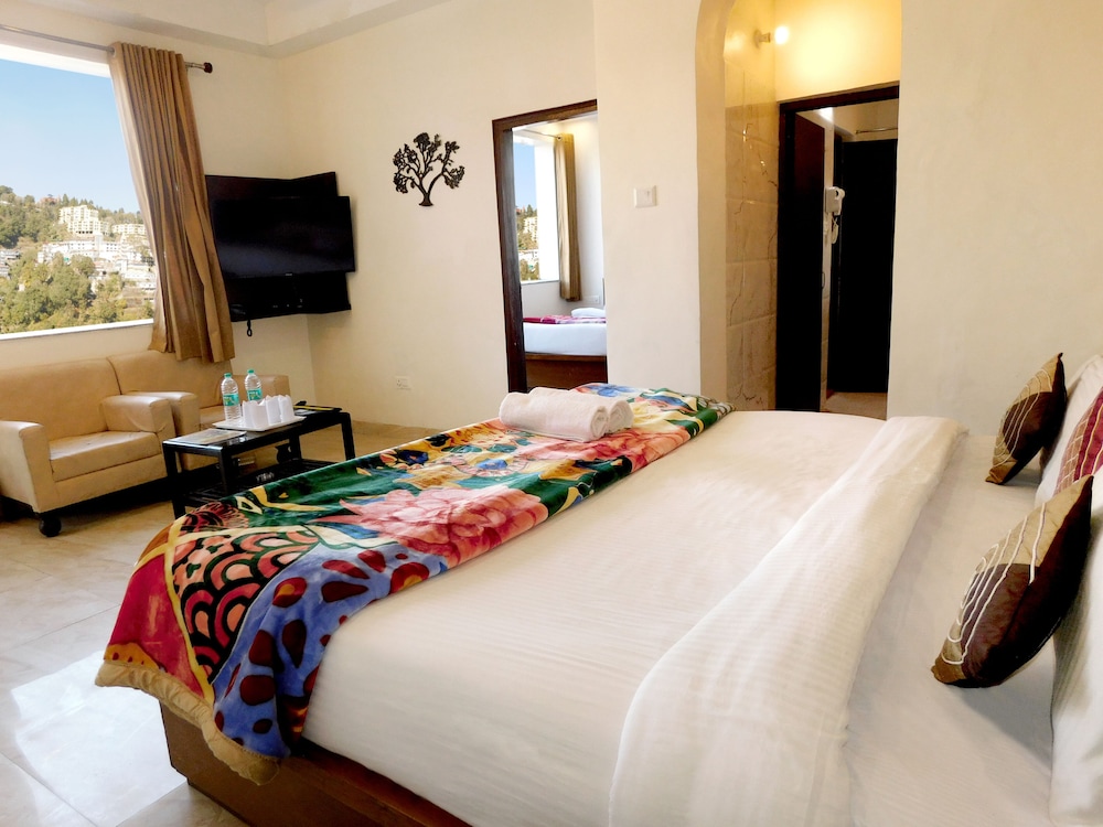 Oyo 12944 Hotel Crystal Palace 14/22