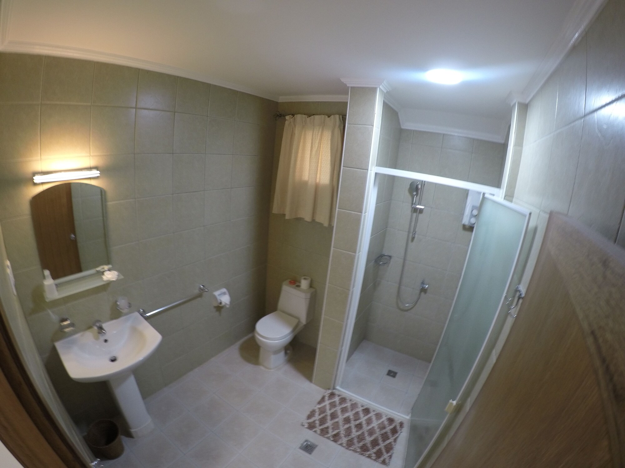 1 Bedroom, Premier, Suite, Queen Bed, Ocean Front، Quo Vadis Dive Resort 10/10