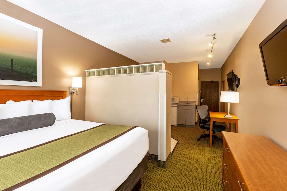 Days Inn & Suites by Wyndham Madison 7/41