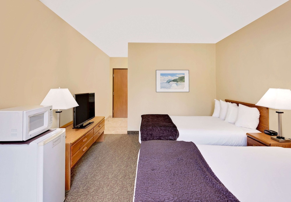 Days Inn By Wyndham Cadillac 5/39