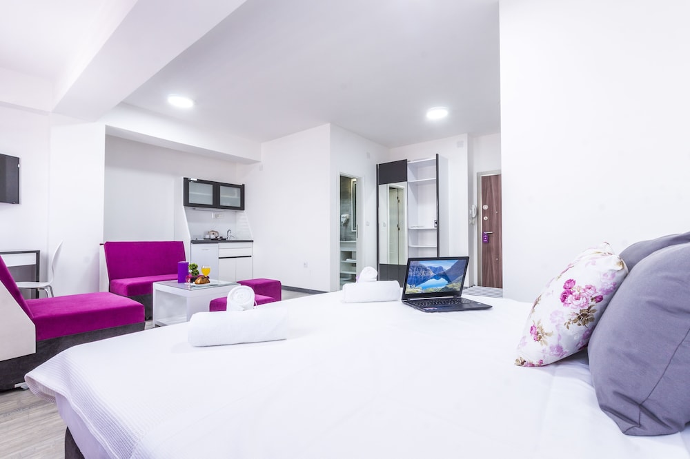 SUPERIOR, APARTMENT, CITY VIEW