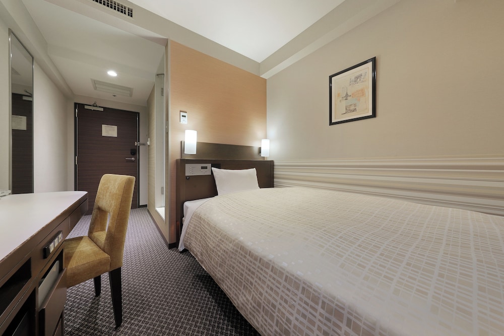 ROOM, SINGLE