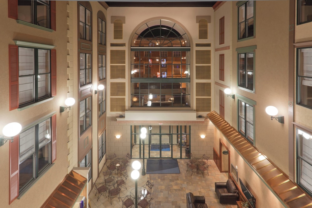 Holiday Inn Express And Suites Deadwood Gold Dust Casino 6/78