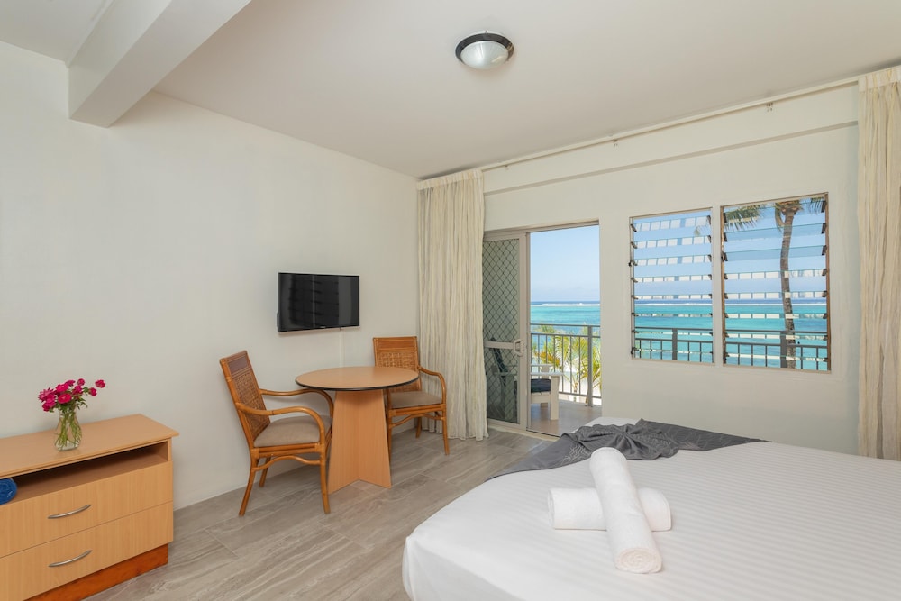Moana Sands Beachfront Hotel 30/58