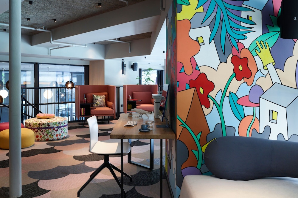 Moxy Athens City 46/66