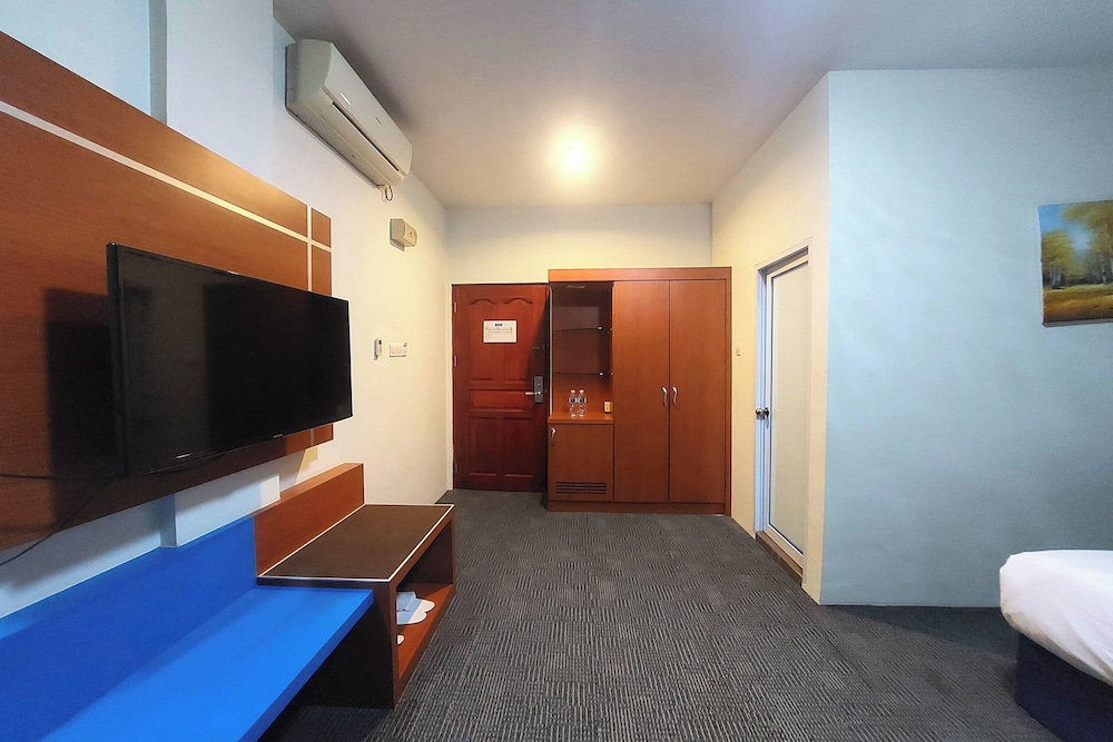 D'MERLION HOTEL 36/55