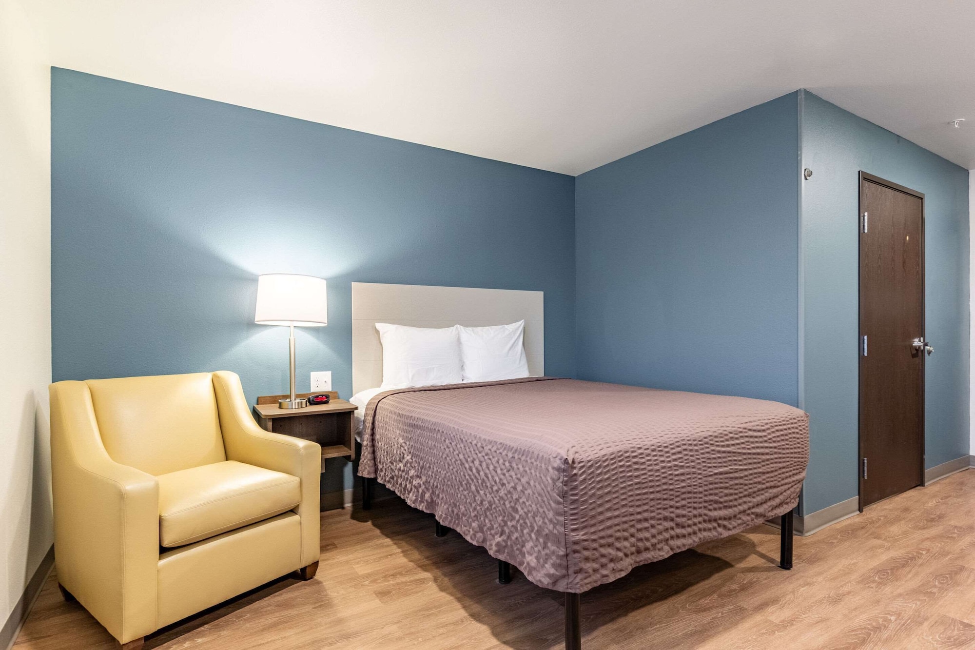 STANDARD, QUEEN BED