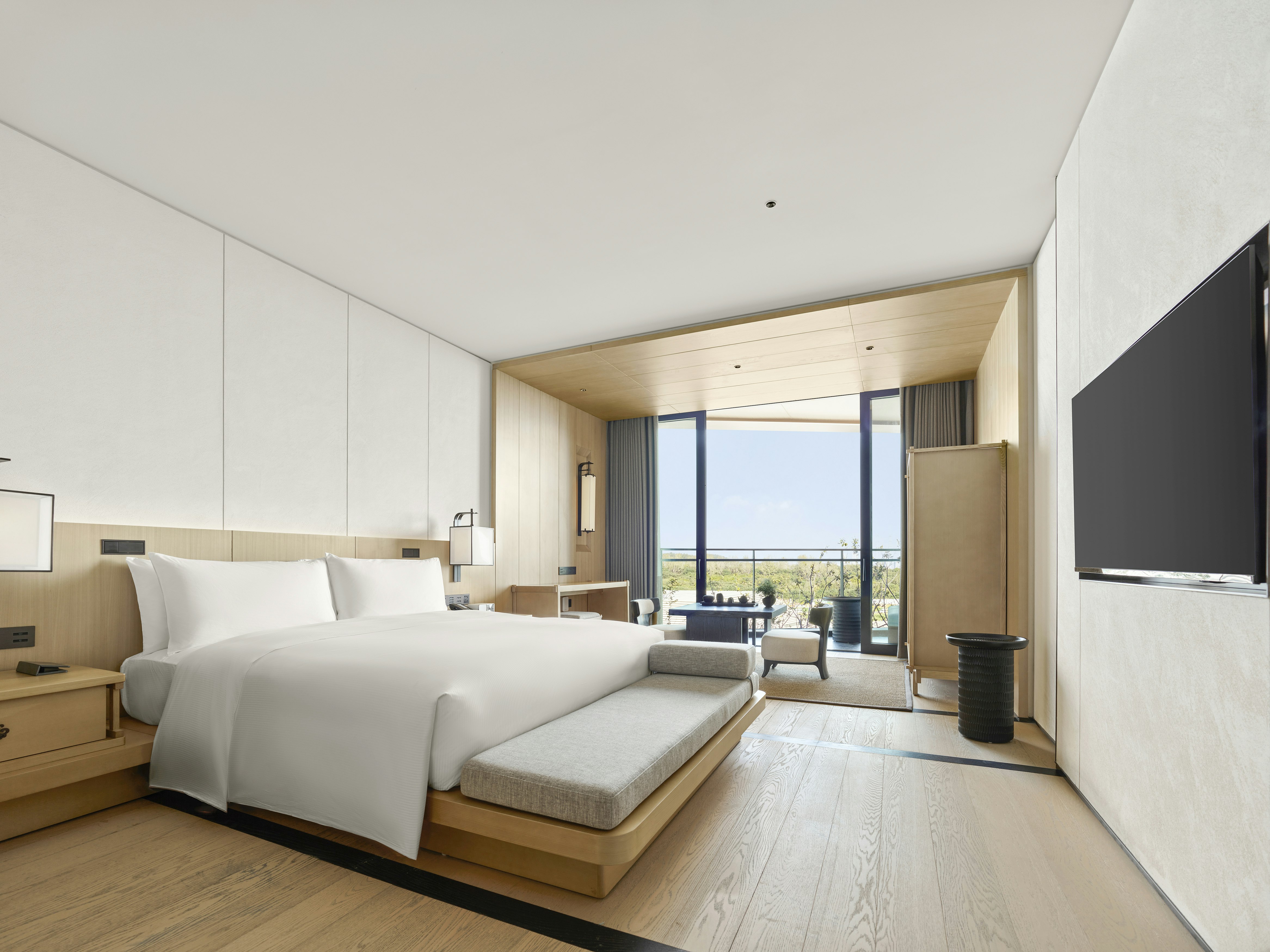 ROOM, KING BED, ACCESSIBLE