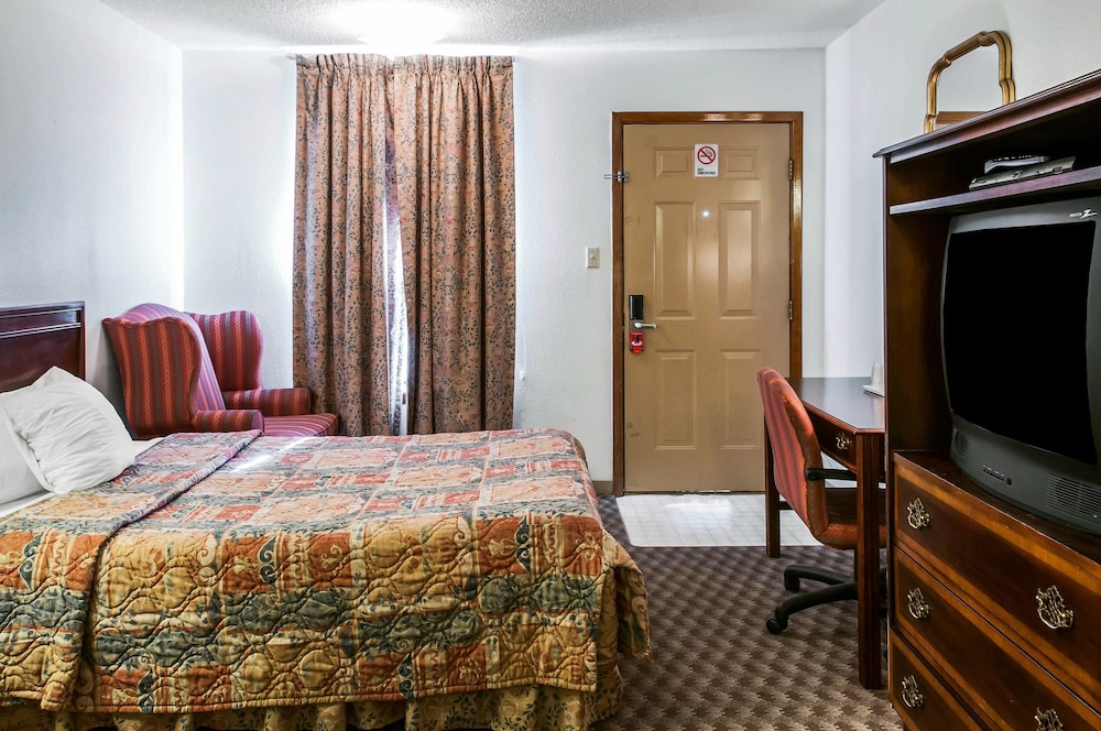 Econo Lodge Eagle Nest 15/25