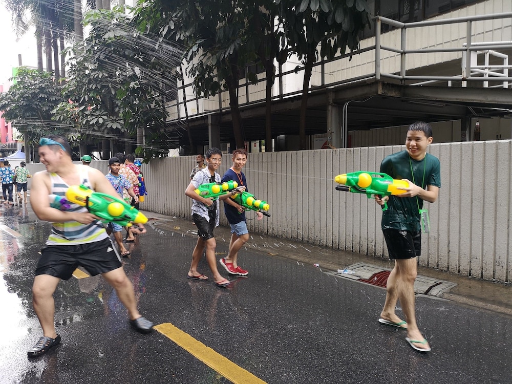 HQ HOSTEL SILOM 42/49