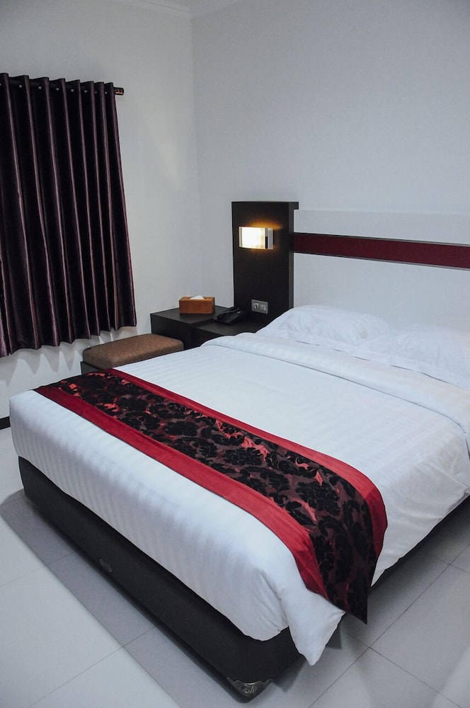 Ideas Hotel Ibrahim Adjie 10/31