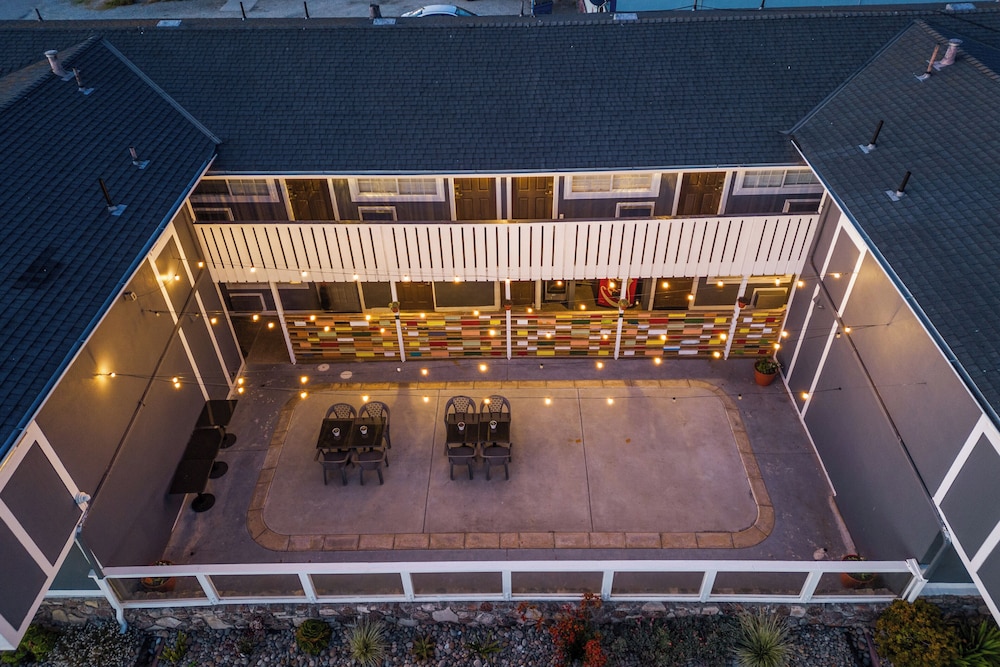 Gateway Lodge 1/36