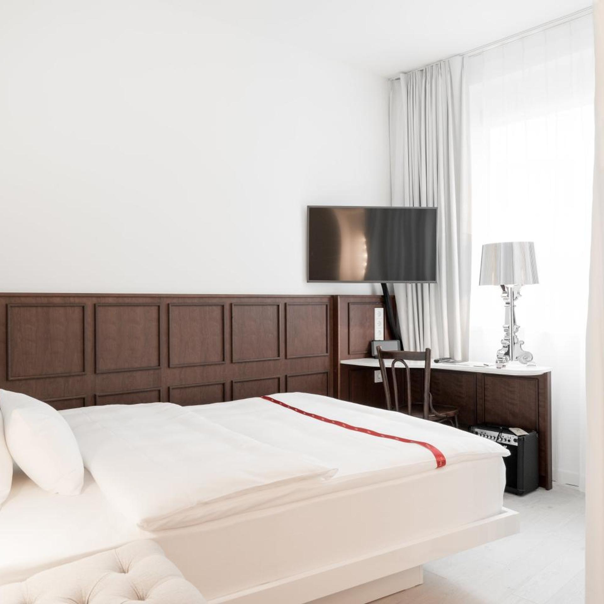 Ruby, Select, King Bed