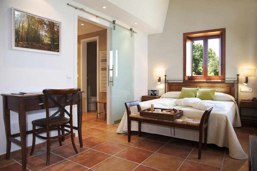 1 Bedroom, Panoramic, 1 King and 1 Single Beds, Mountain View