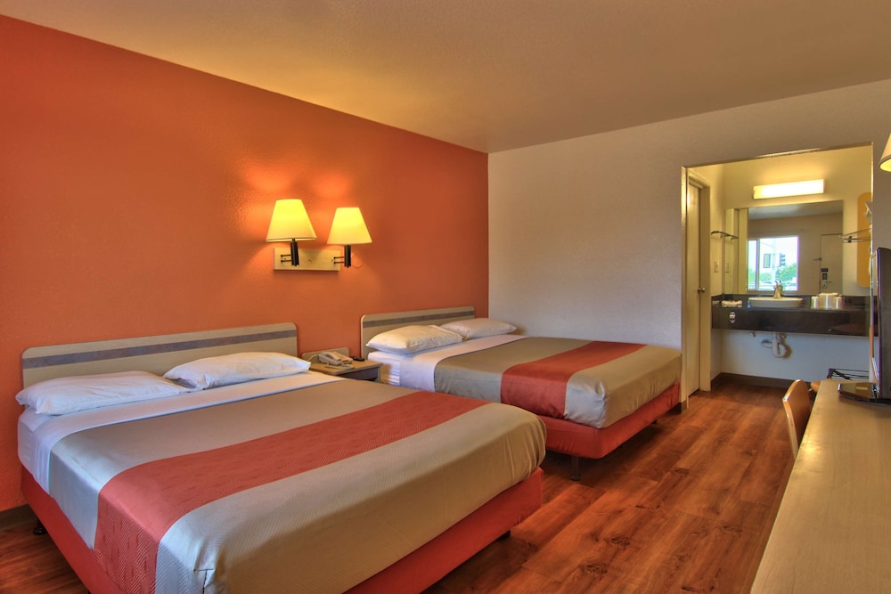 Motel6 Sacramento, CA - North 34/59