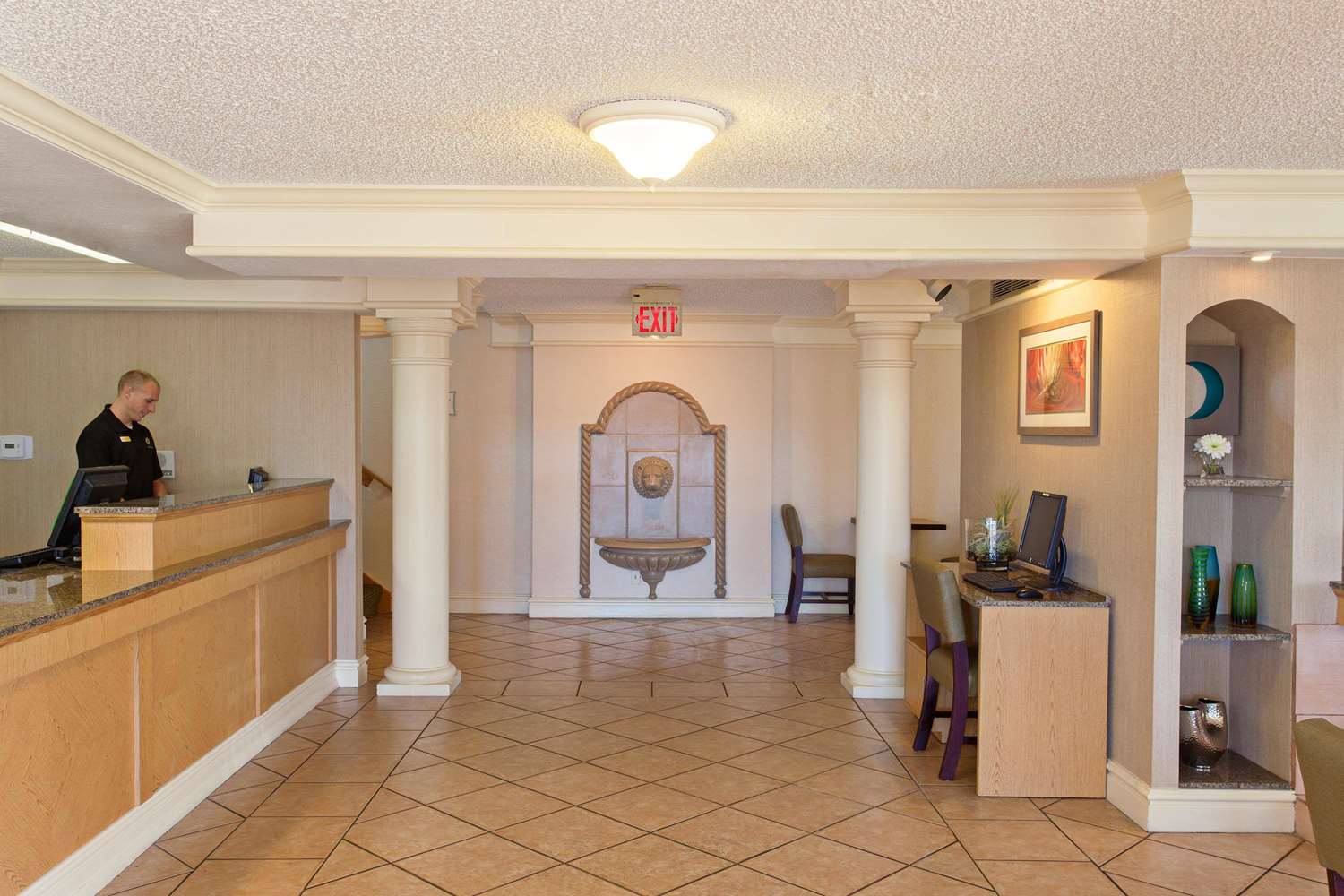 La Quinta Inn by Wyndham Costa Mesa / Newport Beach 4/23