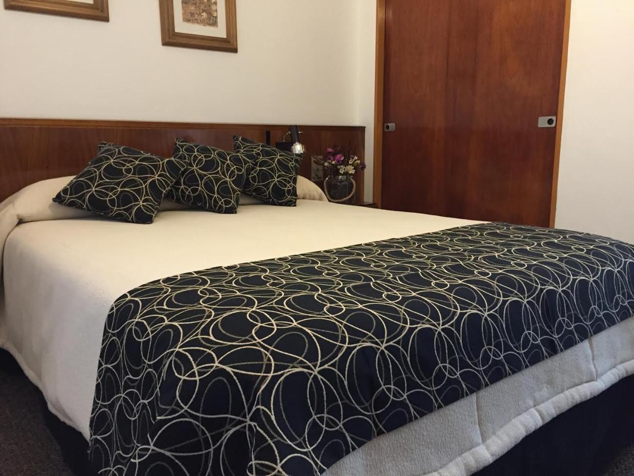Hotel Morales 9/40