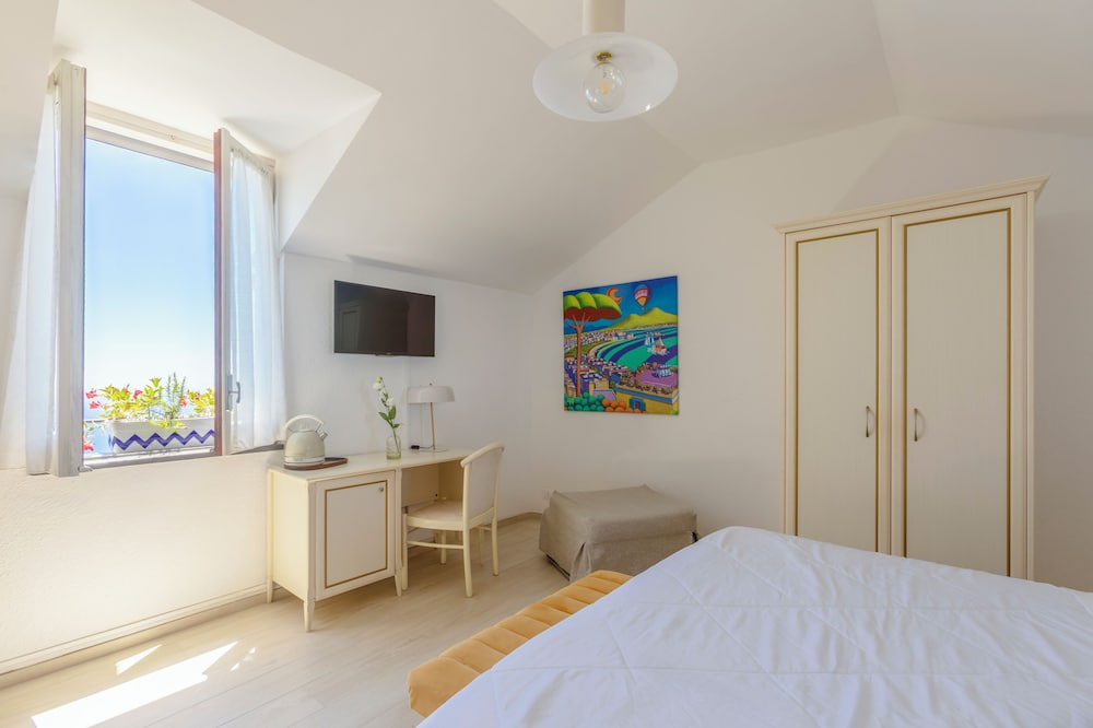 HOTEL BACCO 10/50