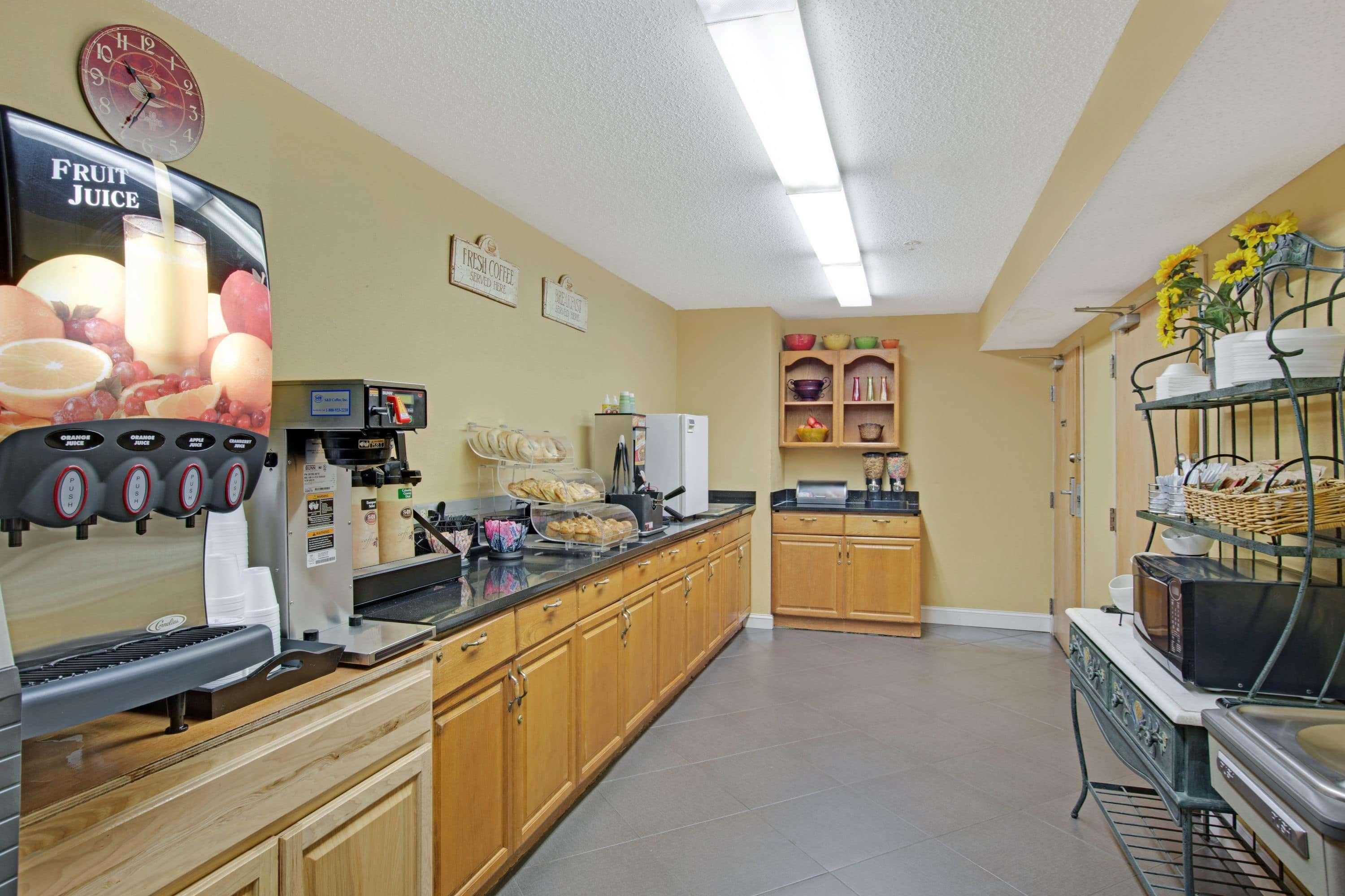 Microtel Inn and Suites by Wyndham Charlotte University Place 7/25