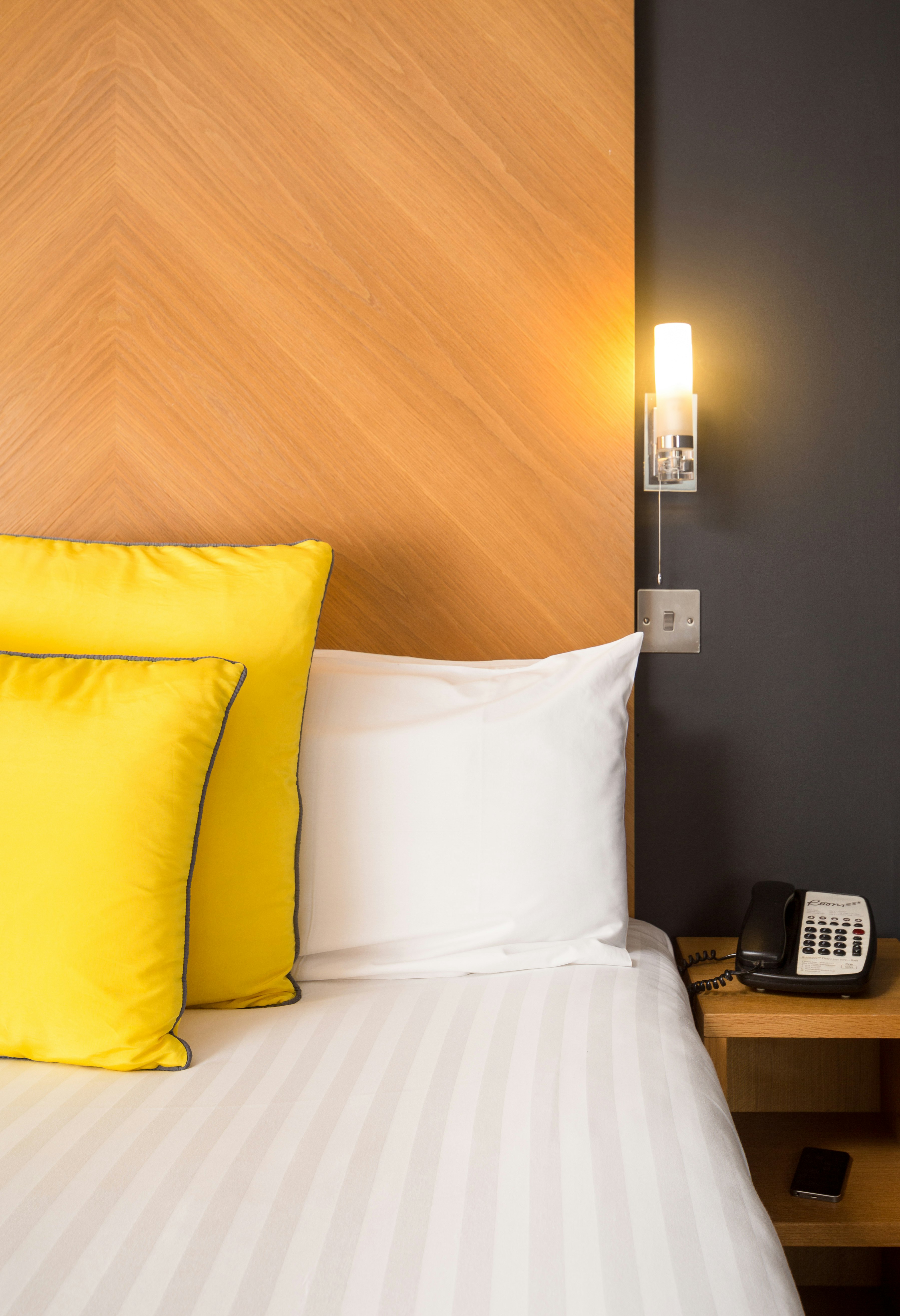 Roomzzz Leeds City West 11/24