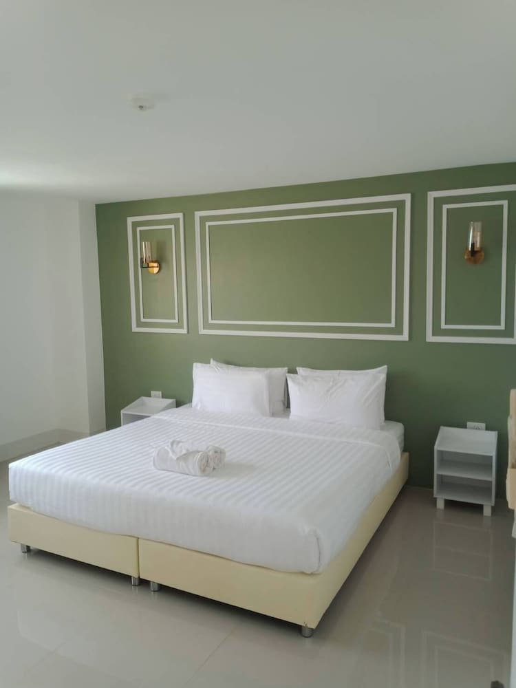 DELUXE, DOUBLE BED