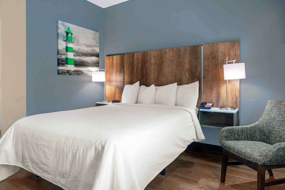 STUDIO, QUEEN BED
