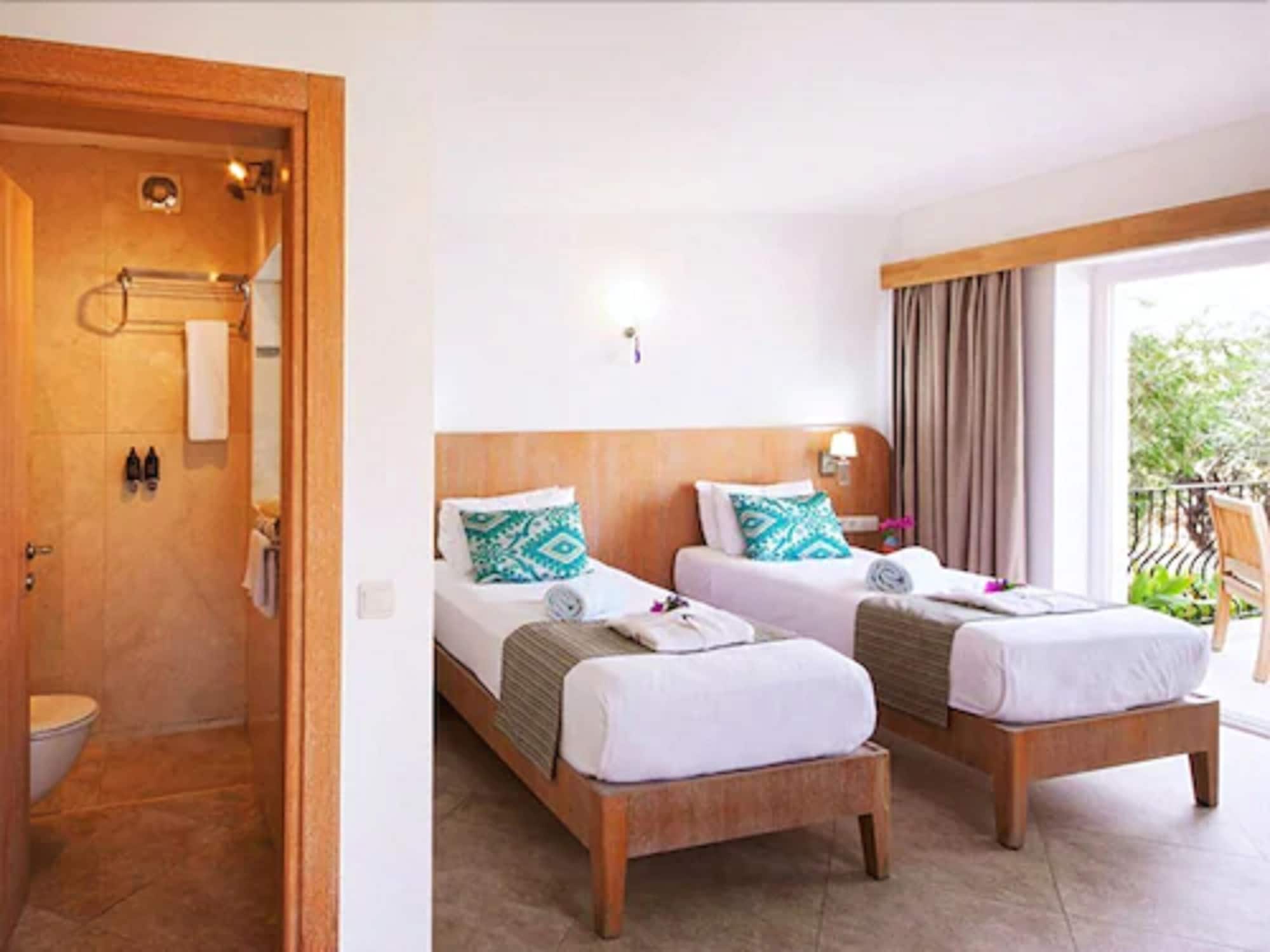 STANDARD, TWIN BEDS, GARDEN VIEW