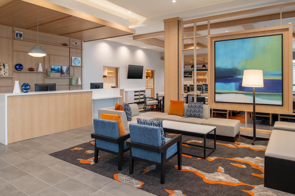 Hyatt House Fresno/Campus Pointe 35/50