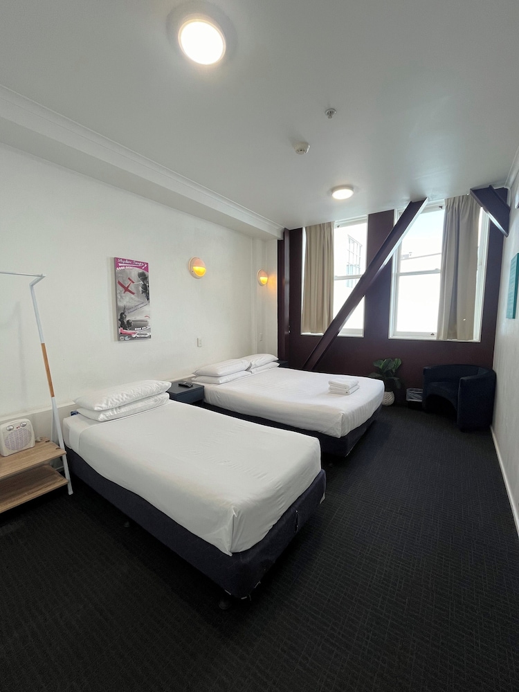 Nomads Capital Backpackers Wellington- Adults only 18/63