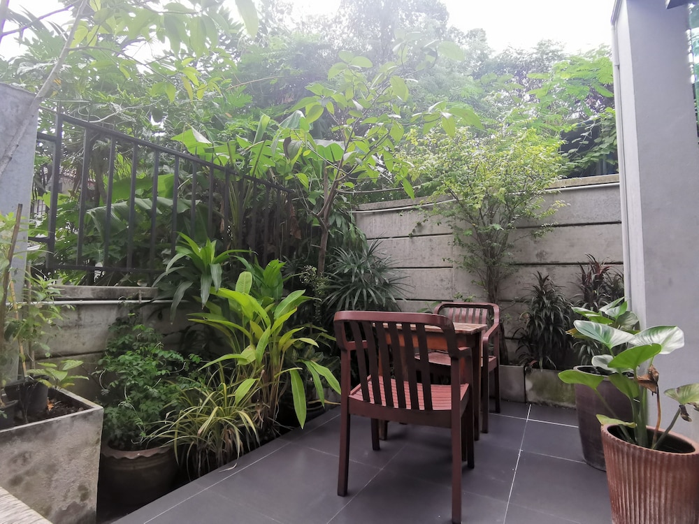 Hide Bangkok Hostel 56/69