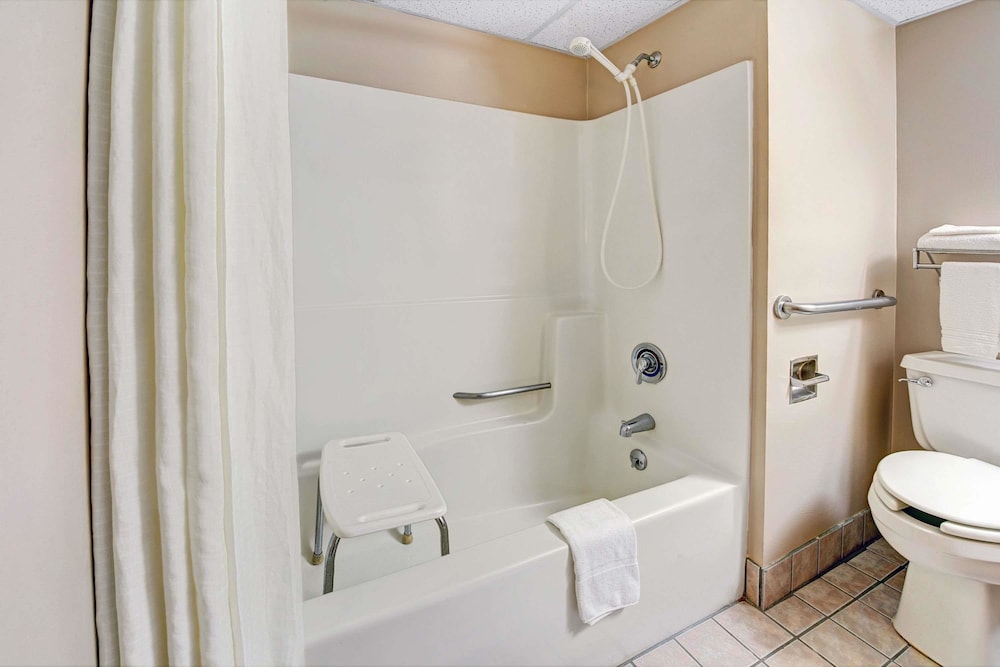 Super 8 by Wyndham Indianapolis/Emerson Ave 24/26