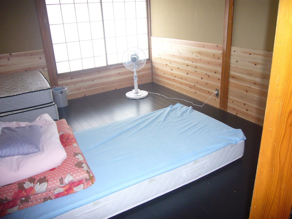 Futago Cabin 12/50