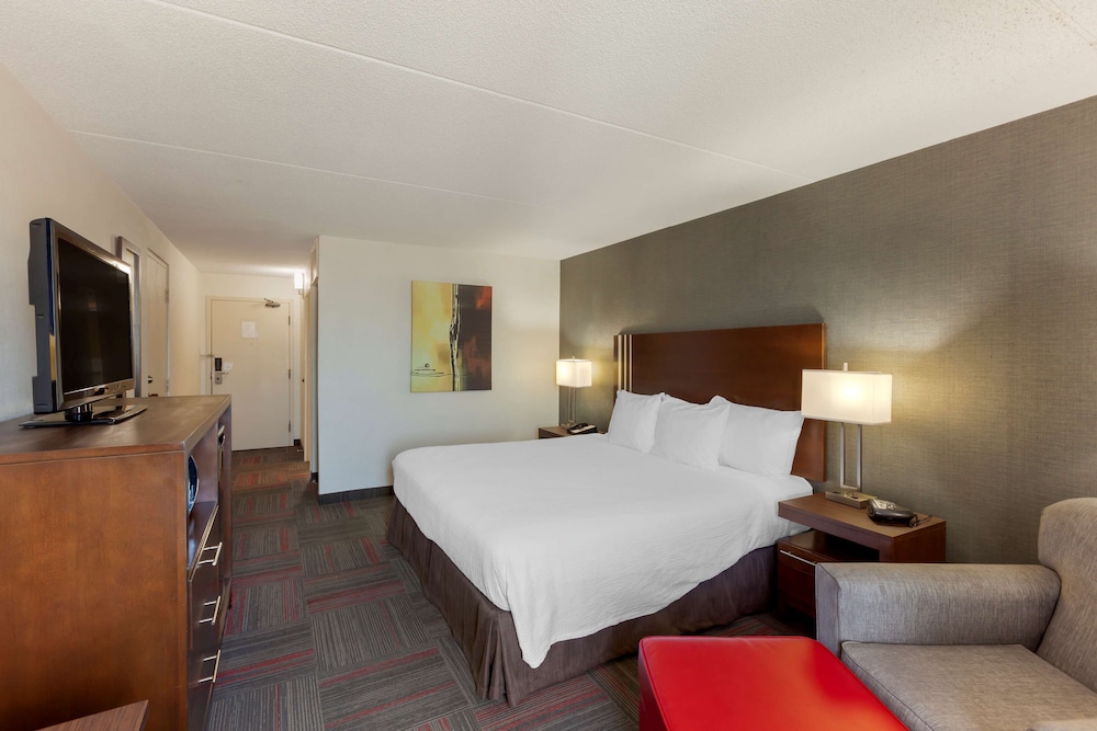 Best Western Plus Toronto Airport Hotel 21/38