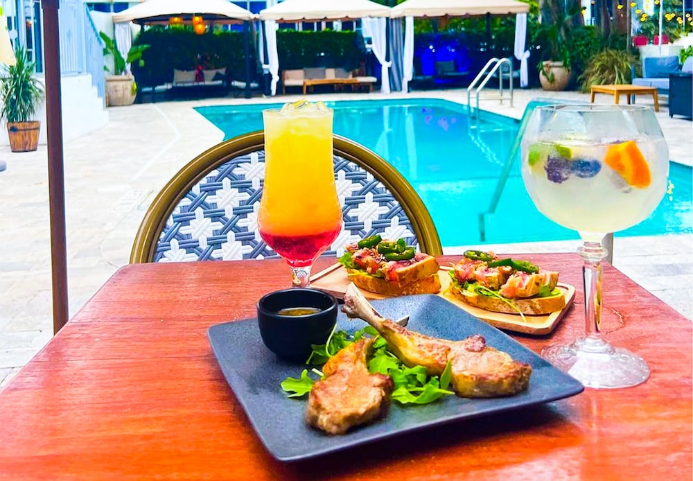 Royal Palms Resort And Spa A North Beach Village Resort Hotel 71/80