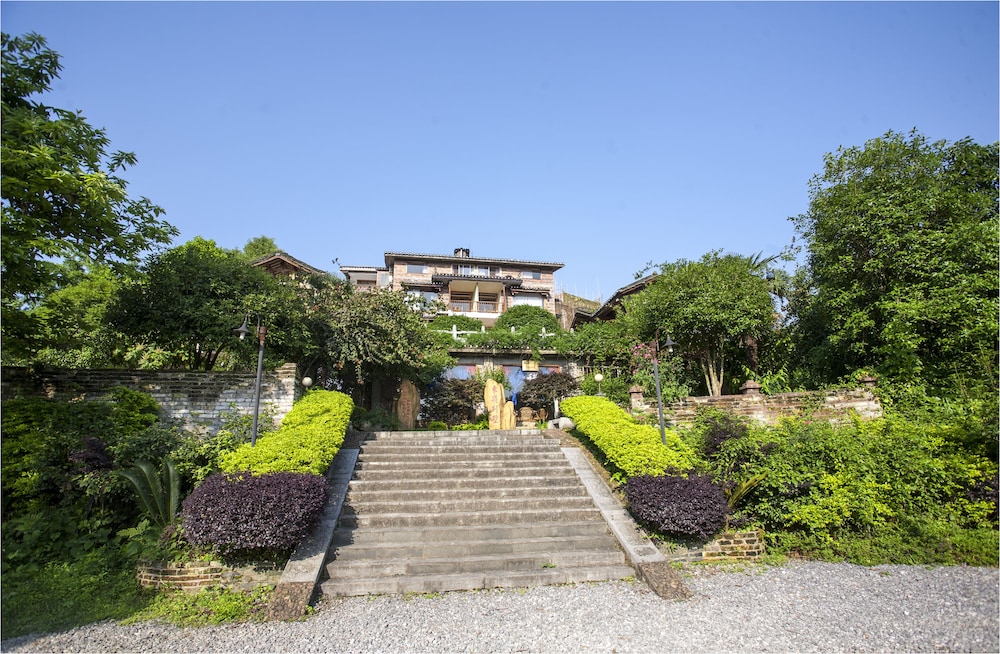 Riverside Retreat Hotel 29/36
