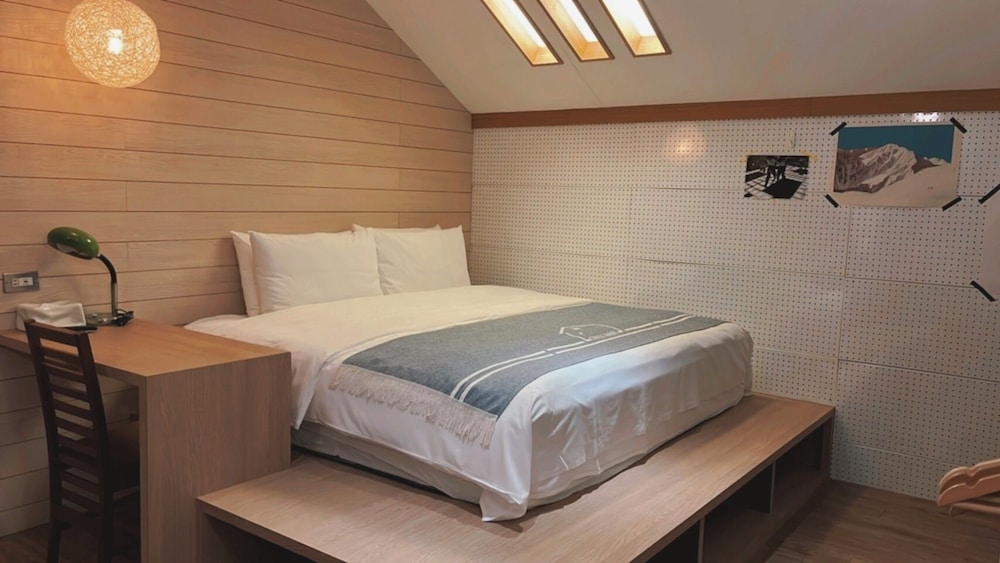 ROMANTIC, DOUBLE BED