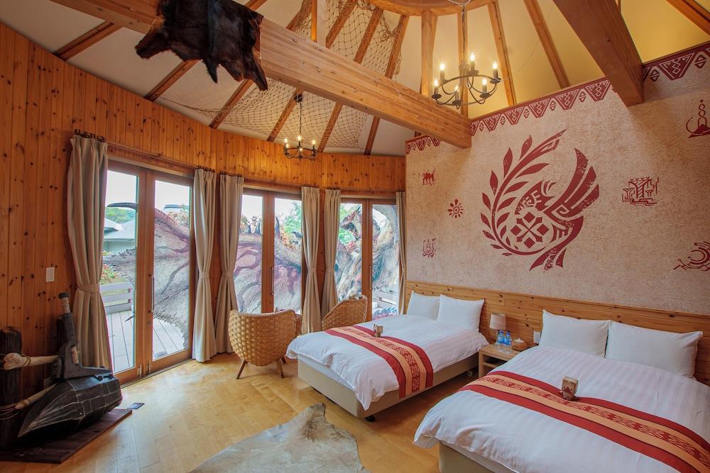 Cocoon for 2, Cocoon, House
