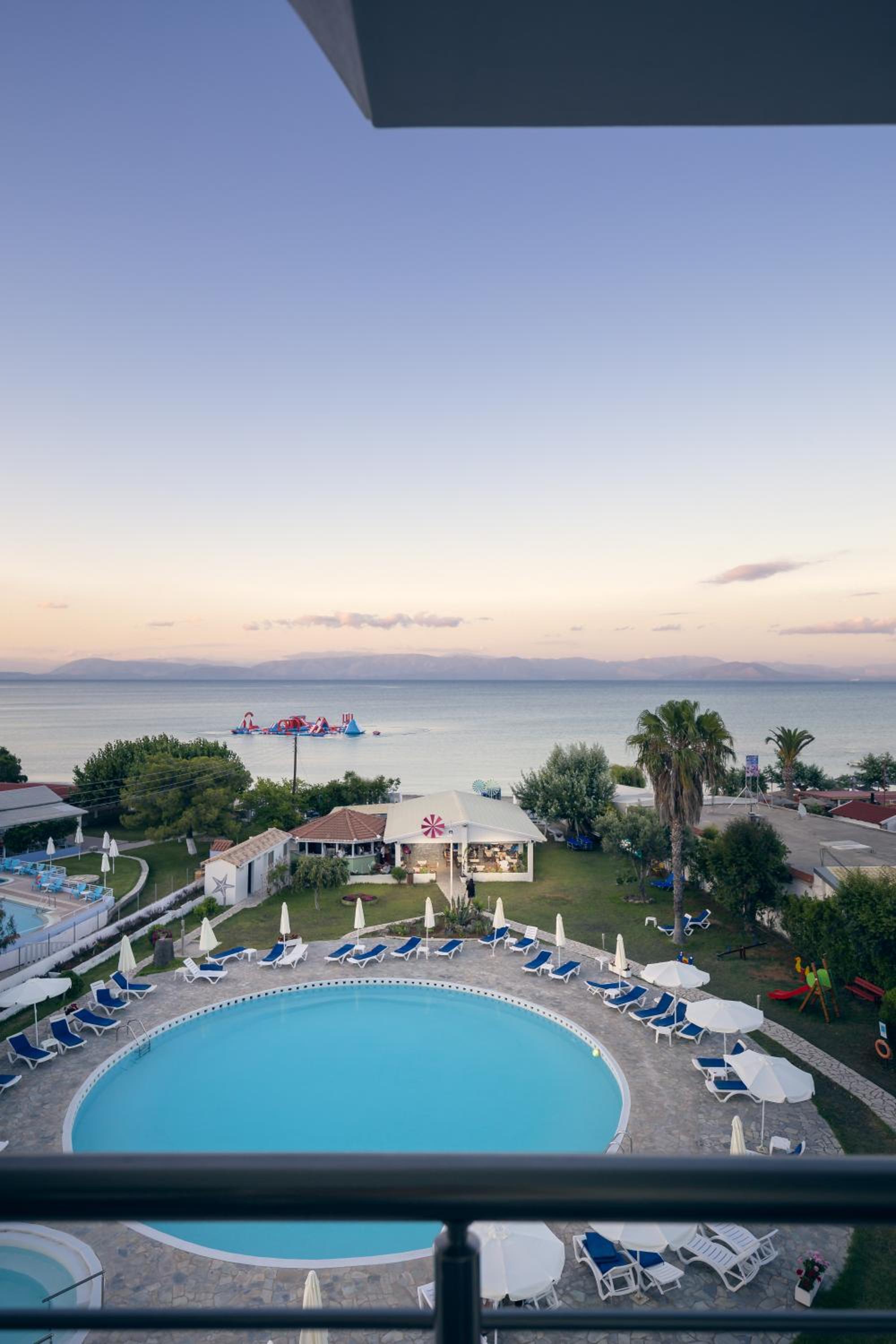 Albatros Hotel 51/54