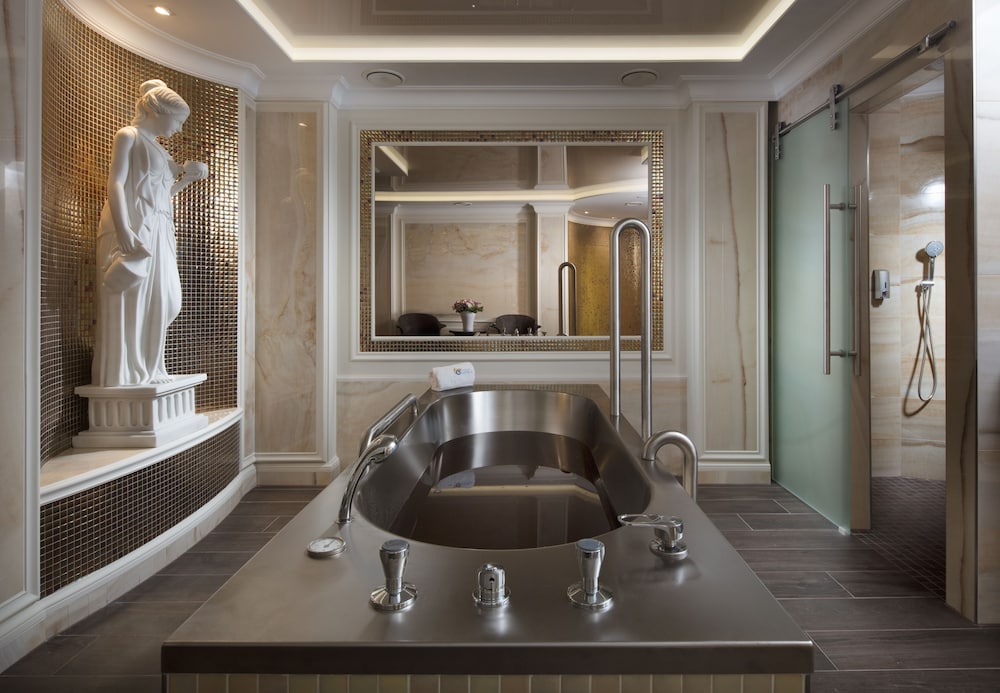 CHATEAU MONTY SPA RESORT 58/69