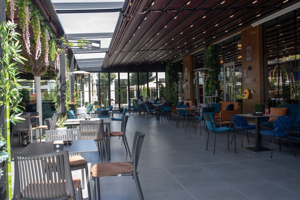 Royal East Resort 53/64