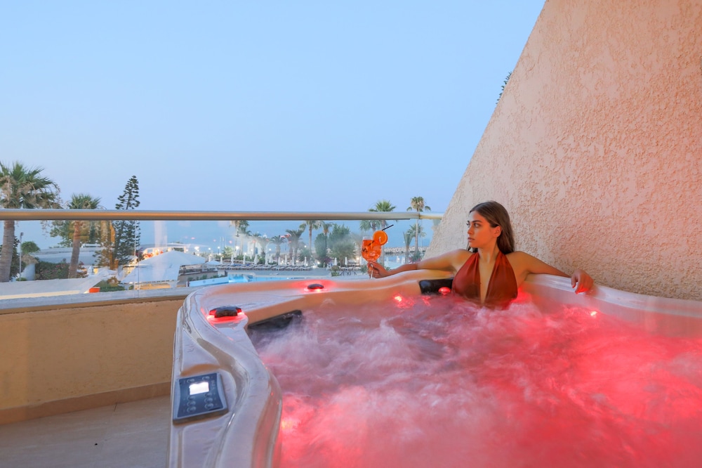 Golden Coast Beach Hotel 42/50
