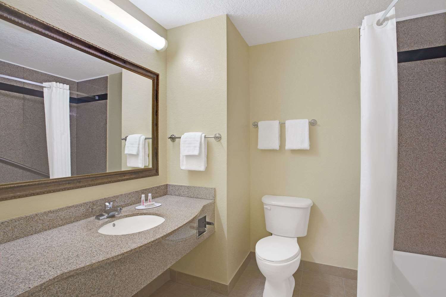 Super 8 by Wyndham Daytona Beach 8/10